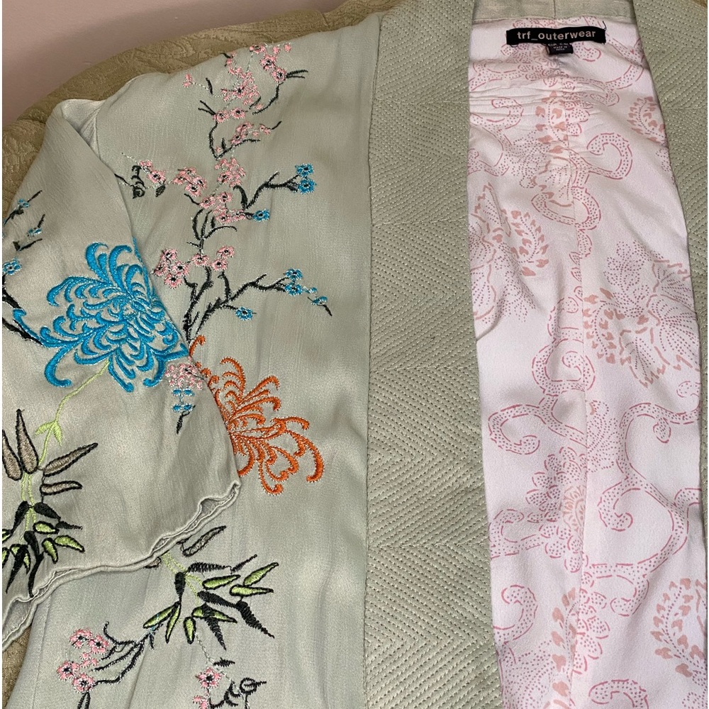 TRF Outerwear Size S/M Green Embroidered Kimono w/Pockets Fully Lined EUC